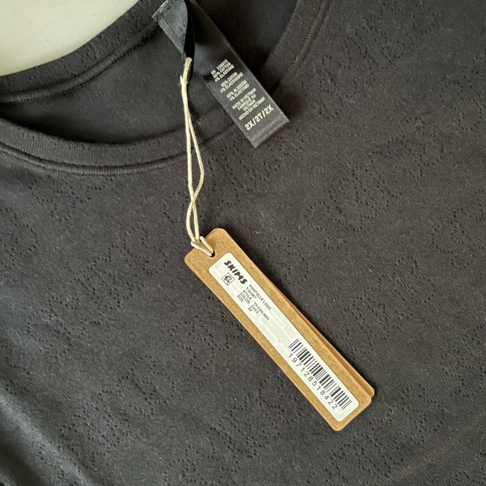 SKIMS T-Shirt 4 Pack - Picture 3 of 9